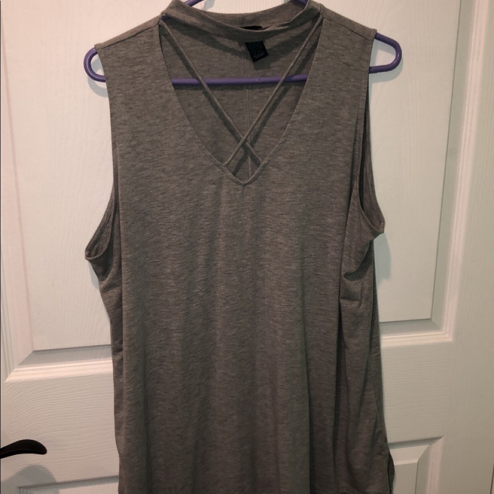 🎉Rue 21 Grey Tank 2X with Criss Cross
